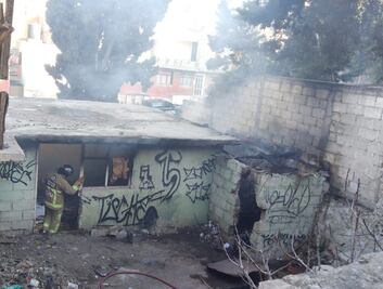 Incendio en el cerro de Cubitos consume vivienda deshabitada
