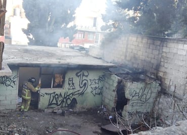 Incendio en el cerro de Cubitos consume vivienda deshabitada