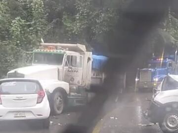 Carambola en la México-Tampico; tres vehículos involucrados