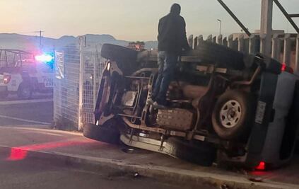 Camioneta vuelca y deja un lesionado en la carretera Pachuca-Actopan