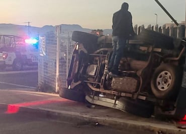 Camioneta vuelca y deja un lesionado en la carretera Pachuca-Actopan