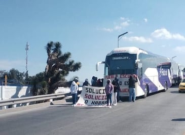 Estudiantes de “El Mexe” bloquean vialidades en Pachuca y retienen autobuses para exigir atención a sus demandas