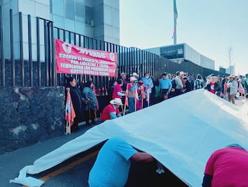 Protesta por la presa Endhó llega a Conagua en CDMX