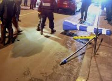 Intenta evadir el alcoholímetro y se estrella con las vallas