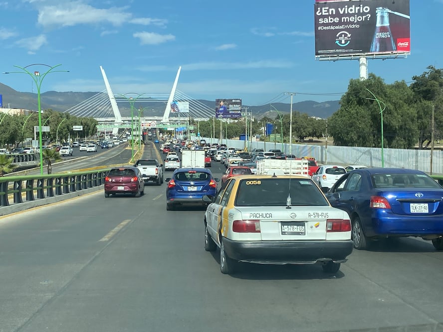 El retiro de anuncios y espectaculares no permitidos es en todo el municipio | Foto. Luis Soriano