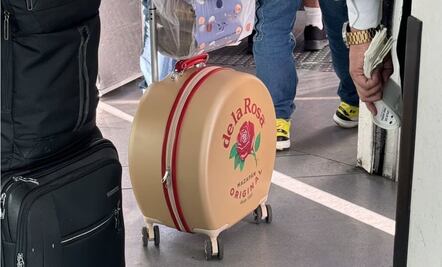 Maleta de mazapán causa furor en redes sociales