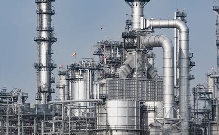 Pemex promete reducir 39% consumo de agua en refinerías para 2030