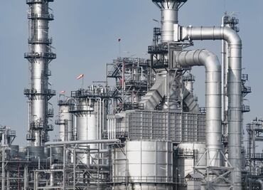 Pemex promete reducir 39% consumo de agua en refinerías para 2030