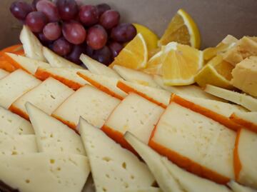 Quesos gourmet aguardan a turistas en cava subterránea de Actopan