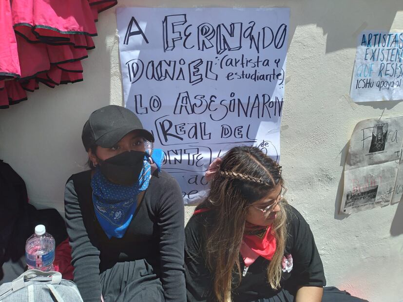 Alumnos del IDA buscan la destitución de la directora María Teresa Paulín  Foto: Carlos Jurado