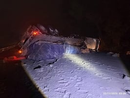 Vuelca tráiler sobre la autopista México-Tuxpan