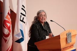 Cristina Rivera Garza llama a combatir la indiferencia ante la violencia contra las mujeres