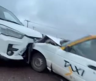 Chocan taxi y automóvil cerca de la UPT; no hubo personas lesionadas