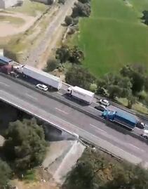 Tras 9 horas, transportistas reabren la autopista México-Pachuca