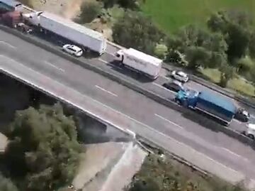 Tras 9 horas, transportistas reabren la autopista México-Pachuca