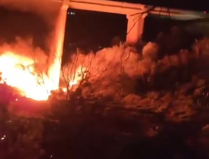 Tráiler pipa cae de puente y provoca explosión en la México–Tuxpan
