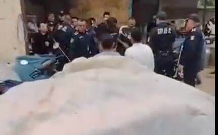 Taxistas hallan vehículo de compañero desaparecido en Tulancingo