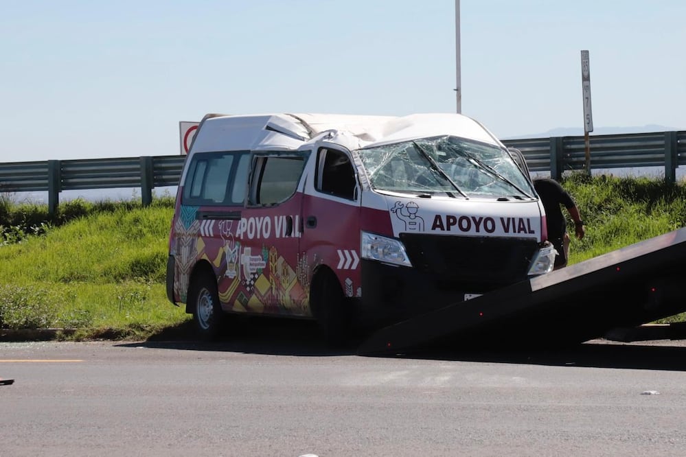 Percance vial en la México-Pachuca involucra a vehículo de apoyo mecánico del transporte metropolitano | Foto: Luis Soriano