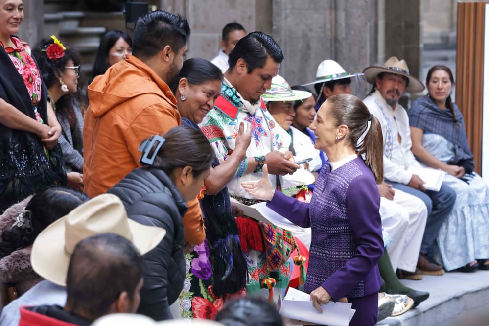 La presidenta Claudia Sheinbaum Pardo encabeza el diálogo con pueblos indígenas y afromexicanos, en el marco de la conmemoración del Día de la Resistencia Indígena. Foto: Agencia EL UNIVERSAL/Fernanda Rojas/ARMM