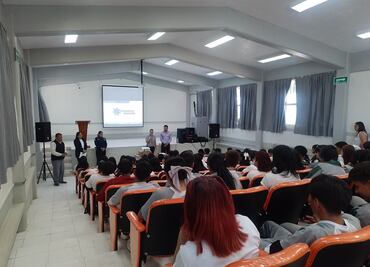 Imparten en COBAEH ponencia sobre delitos cibernéticos y prevención de adicciones