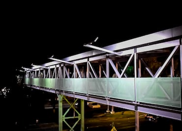 Corredor Seguro: Ponen en marcha iluminación de puentes peatonales del Tuzobús