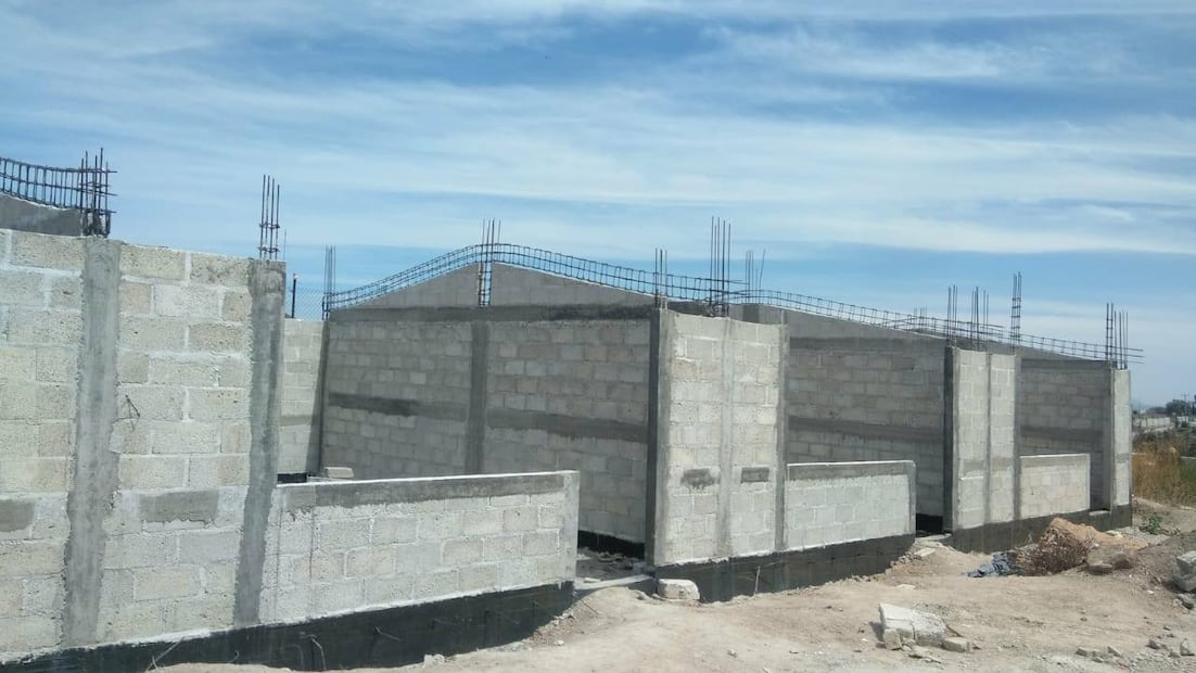 Estudiantes de Mixquiahuala construyen con sus manos el Telebachillerato de Tepeitic | Facebook: Telebachillerato Tepeitic