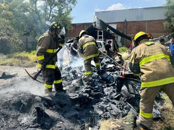 Incendio consume taller de autopartes en el centro de Tizayuca