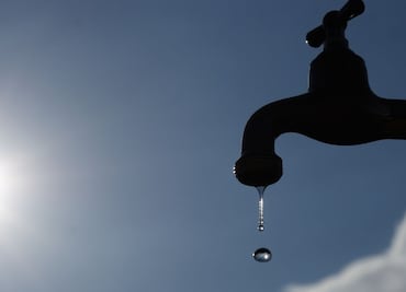 Interrupción del servicio de agua por fuga en línea de conducción de 20 pulgadas