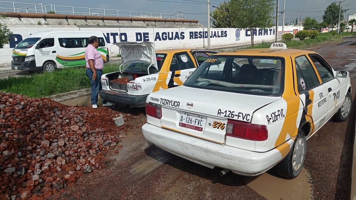 Taxistas de Tizayuca se organizaron para tapar baches  I Foto: Especial