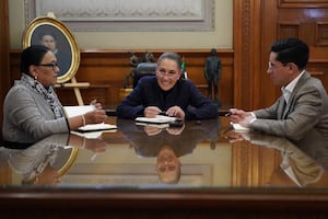 El papa León XIV sostiene llamada con Claudia Sheinbaum