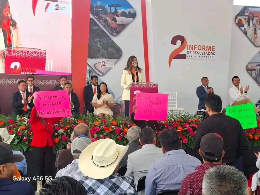 Regidoras de Cardonal protestan durante segundo informe de gobierno | Foto: especial