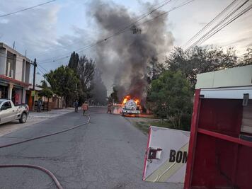 Se incendia pipa de gas en San Salvador
