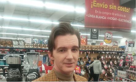 Drake Bell fue captado cazando ofertas durante El Buen Fin