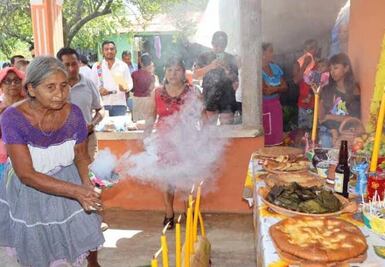 Con ofrenda a San Miguel Arcángel, inicia la festividad del Xantolo 2024 en la Huasteca