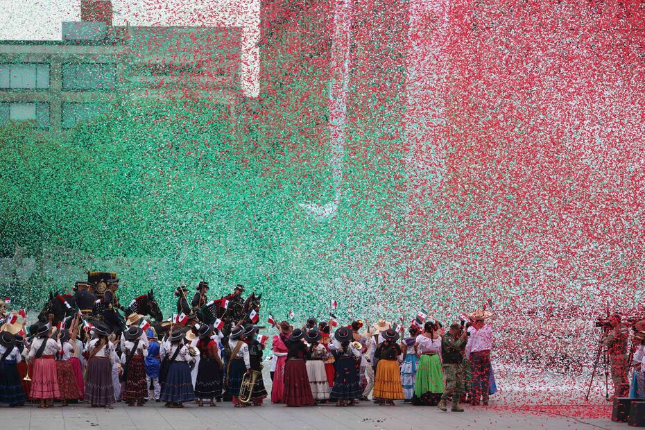 EUM20241120SOC37.JPG
CIUDAD DE MÉXICO, Parade/Desfile/20 Noviembre.- Aspectos del desfile de la Revolución Mexicana en el Zócalo capitalino. Miércoles 20 de noviembre de 2024. Foto: Agencia EL UNIVERSAL/Diego Simón Sánchez/RDB.