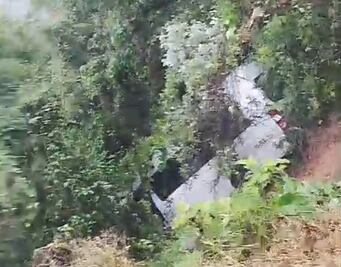 Accidente en la México-Tampico deja lesionados tras salida de camino en Molango