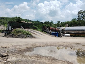 Ejidatarios de Chililico cercan planta asfaltadora por incumplimiento de pago