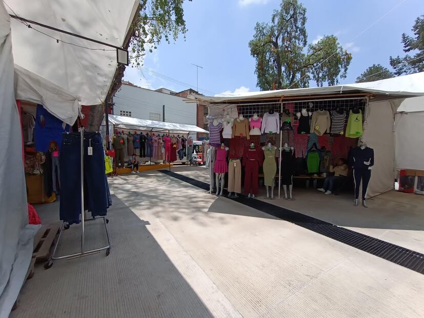Los vendedores afirmaron que el cambio de ubicación redujo la visibilidad de sus negocios y, con ello, el número de personas que diariamente recorren el mercado. I Foto: Ricardo Calleja