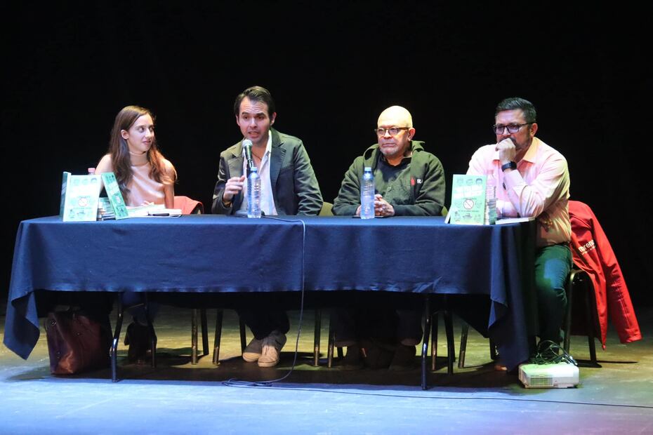 Presentación del libro Un peligro para México y otros cuentos de Héctor Alejandro Quintanar | Facebook: Marco Rico