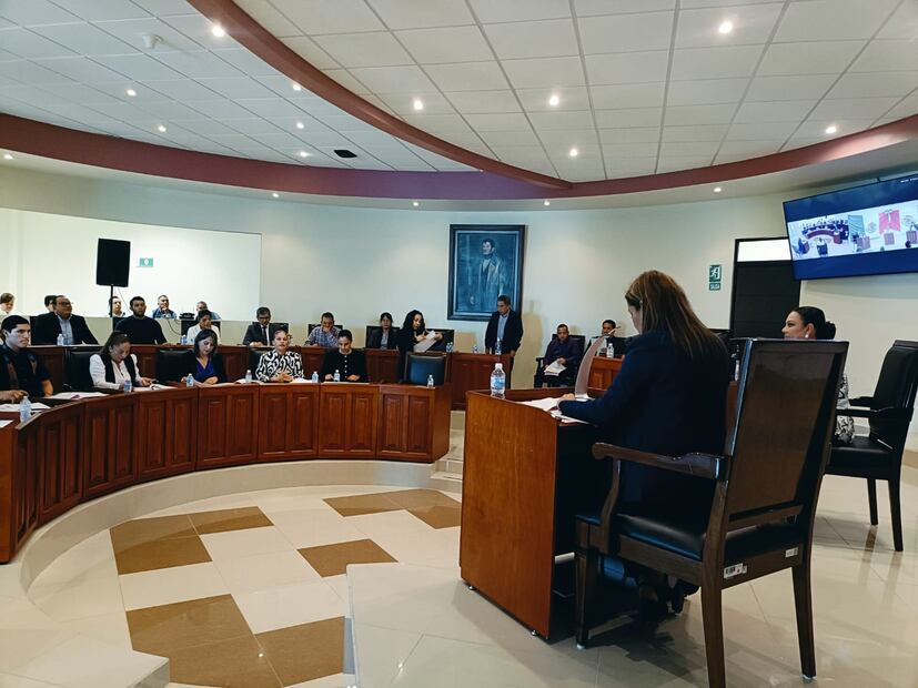 Aspirantes a contralor municipal de Tulancingo presentan propuestas ante el cabildo | Foto: Grisel Lira