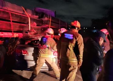 Accidente en la Pachuca-Sahagún deja una mujer atrapada bajo tráiler
