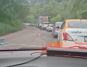 Transportistas mantienen rutas por la sierra pese a socavón