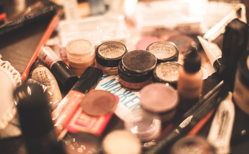 Partidos en Hidalgo destinan millones a promoción política de mujeres… con cursos de maquillaje y revistas | Foto: Pexels