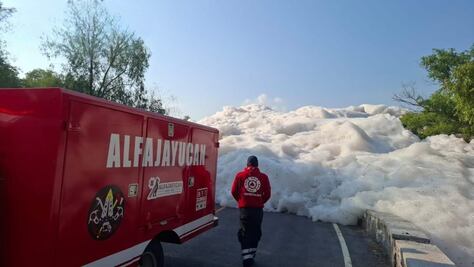 Liberan carretera Chilcuautla-Alfajayucan tras varias horas de labores por bloqueo de espuma
