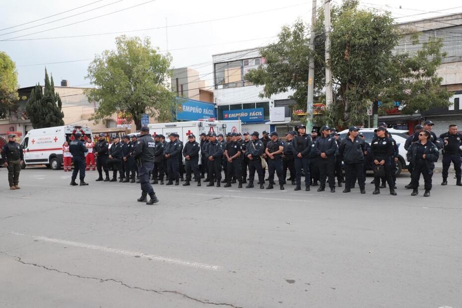 En marcha operativo para brindar seguridad a los asistentes al la Plaza Juárez para la ceremonia del grito de independencia 
Foto: Luis Soriano