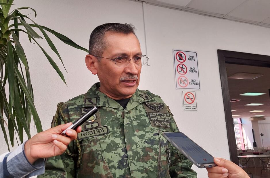 Juan José Gómez Ruíz, comandante de la 18 Zona Militar.  Guía: Halcones ganan 509 pesos diarios. Foto: Lorena Rosas