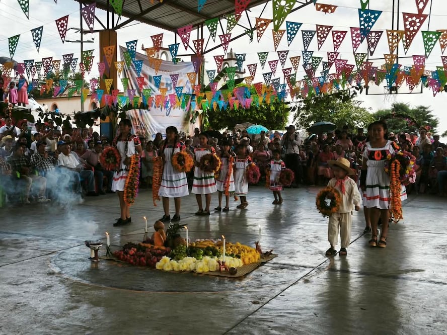 En Pueblo Hidalgo, Tlanchinol, conmemoraron el Día Internacional de los Pueblos Indígenas, este nueve de agosto, con la finalidad de preservar los rituales ancestrales de siembra, garantizar la fertilidad de los campos y la abundancia de las cosechas I Foto: Especial
