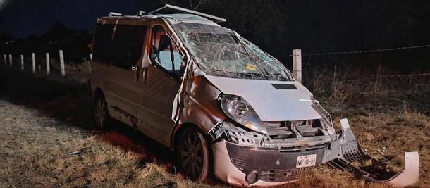 Camioneta vuelca en la autopista México-Pachuca, a la altura de Tizayuca