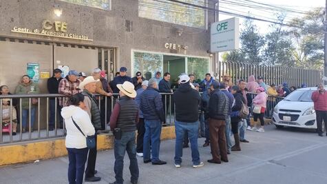 Bloqueo en oficinas de CFE por manifestantes que exigen solución a quejas