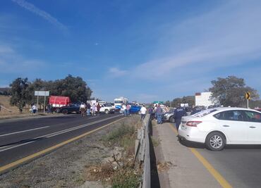 Manifestantes bloquean la México-Tuxpan en demanda de justicia para Dana López